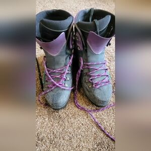 Scarpa Inverno purple heavy hard shell mountaineering boots Vibram soles Snow